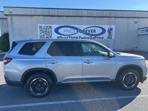 Certified 2025 Honda Pilot EX-L image 9