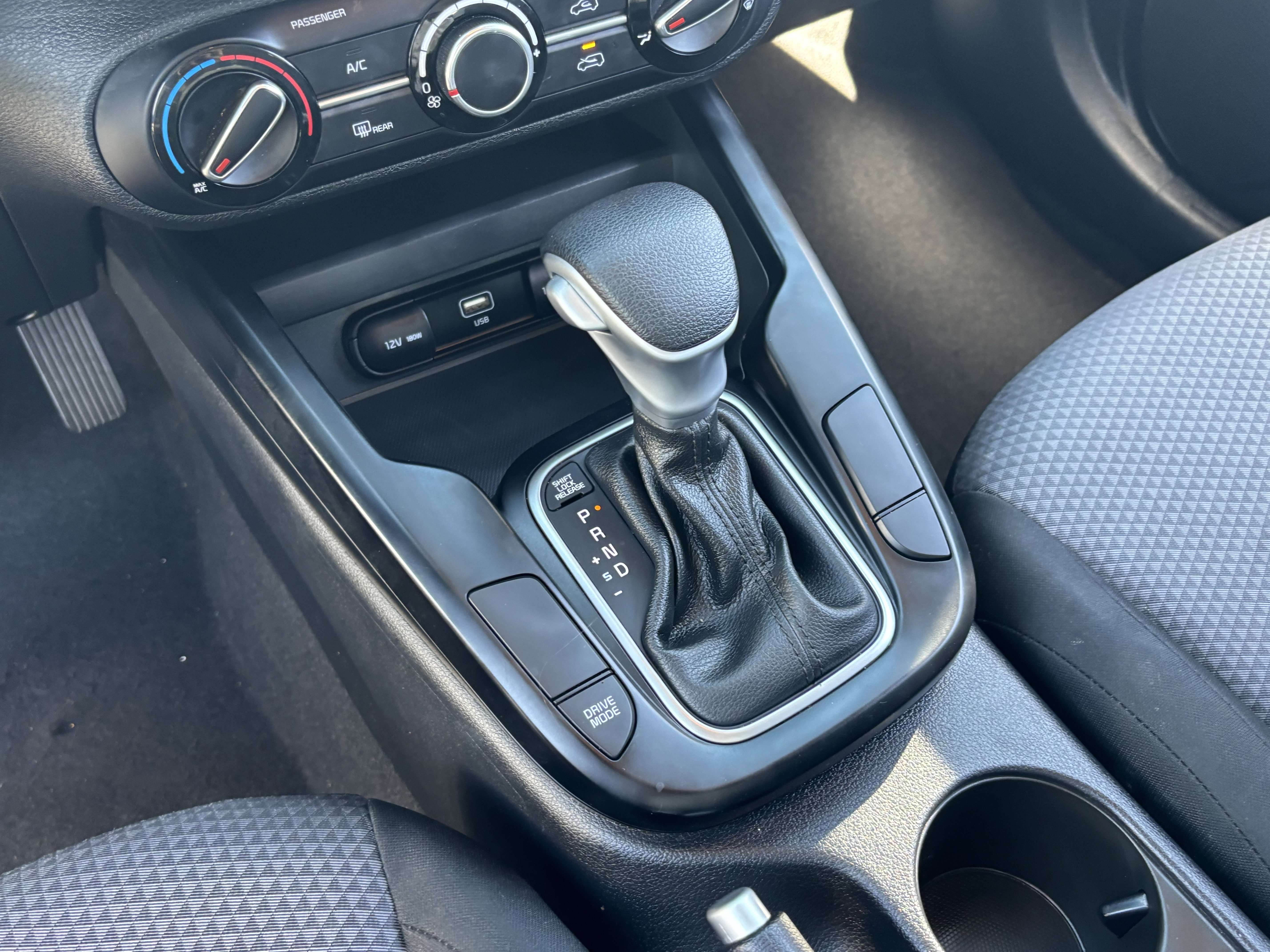 Certified 2025 Kia Soul LX w/ LX Technology Package FWD image 23