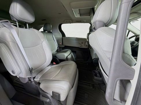 Used 2023 Toyota Sienna Limited AWD/4WD image 33