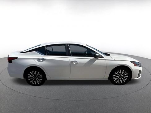 Used 2025 Nissan Altima 2.5 SV FWD image 16