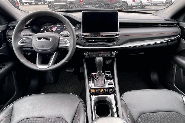 Used 2025 Jeep Compass Trailhawk AWD/4WD image 15