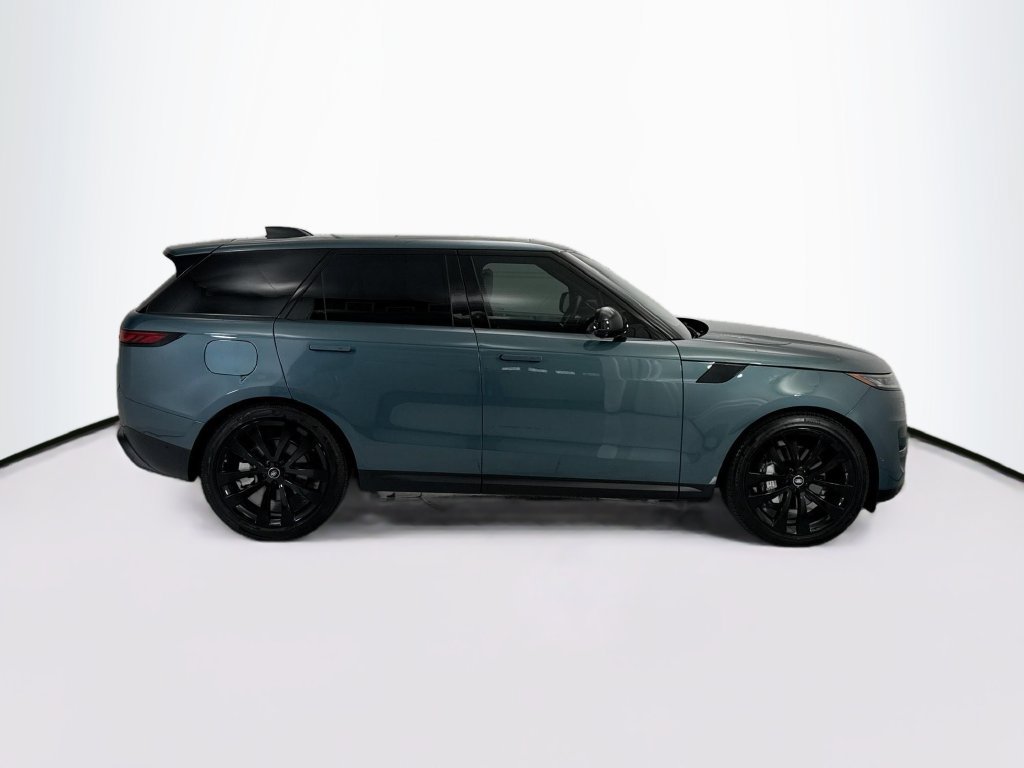 Used 2025 Land Rover Range Rover Sport SE AWD/4WD image 4