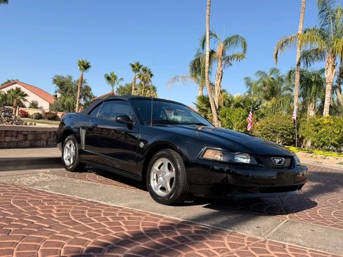 Used 2004 Ford Mustang Premium RWD image 3