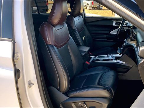Used 2020 Ford Explorer Platinum w/ Premium Technology Package image 16