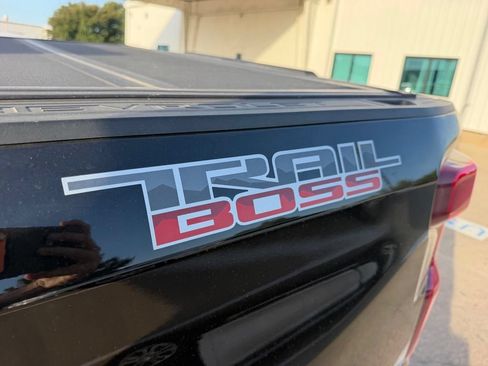 Used 2019 Chevrolet Silverado 1500 LT Trail Boss AWD/4WD image 10