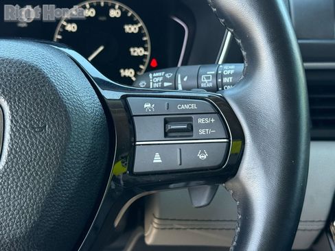 Used 2025 Honda Pilot EX-L image 18