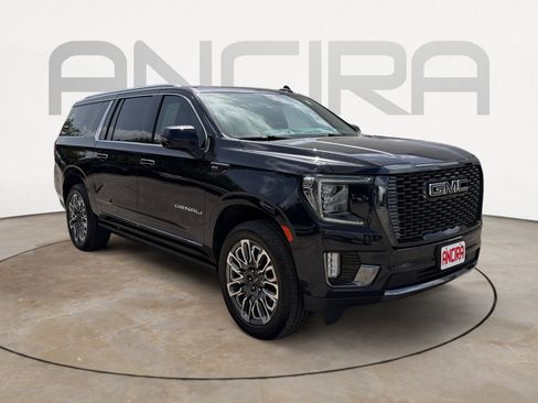 Used 2023 GMC Yukon XL Denali Ultimate AWD/4WD image 4