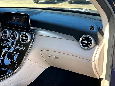 Used 2020 Mercedes-Benz GLC 300 GLC 300 image 18