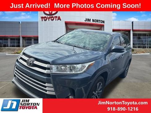 Used 2019 Toyota Highlander XLE FWD image 6