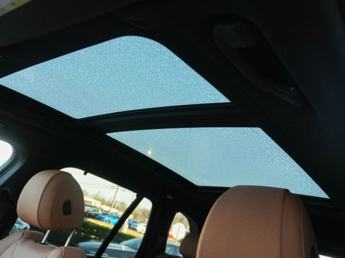 Used 2025 BMW X5 xDrive40i w/ Executive Package image 11