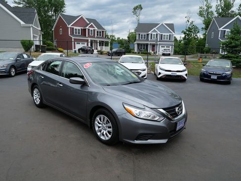 Used 2018 Nissan Altima 2.5 S w/ S Convenience Package FWD image 2
