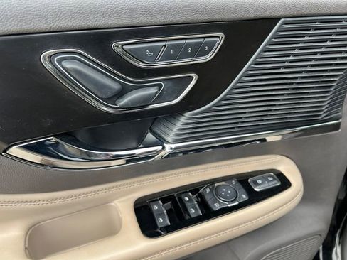 Certified 2022 Lincoln Corsair FWD image 13