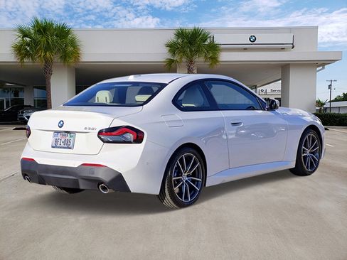 Certified 2025 BMW 230i Coupe w/ Convenience Package image 4
