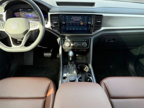 Used 2022 Volkswagen Atlas SE w/ Panoramic Sunroof Package image 12