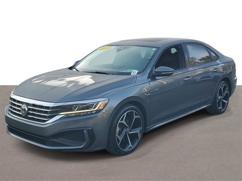 Certified 2022 Volkswagen Passat 2.0T R-Line image 2