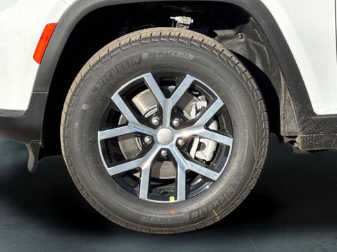 New 2025 Jeep Grand Cherokee L Limited image 27