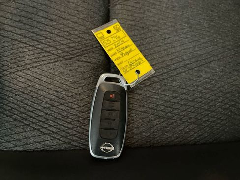 Used 2024 Nissan Rogue SV image 25