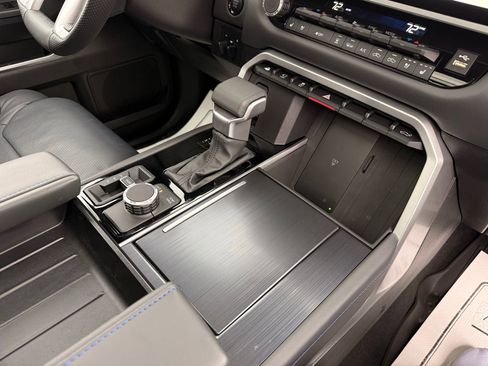 Used 2025 Toyota Tundra Platinum image 27