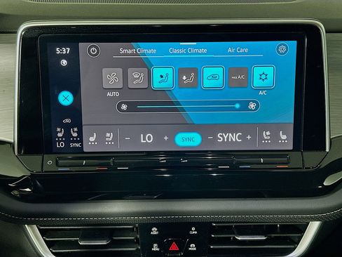 Used 2025 Volkswagen Atlas Cross Sport SE image 24