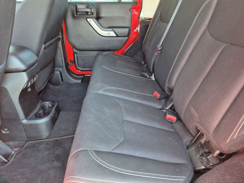 Used 2018 Jeep Wrangler Unlimited Sahara AWD/4WD image 17