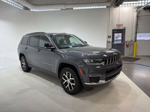 Used 2024 Jeep Grand Cherokee L Limited w/ Luxury Tech Group II AWD/4WD image 4