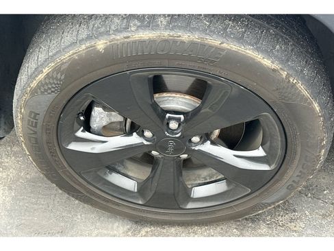 Used 2019 Jeep Cherokee Latitude Plus FWD image 4