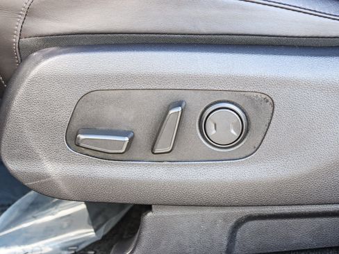 Used 2024 Kia Carnival LX image 21