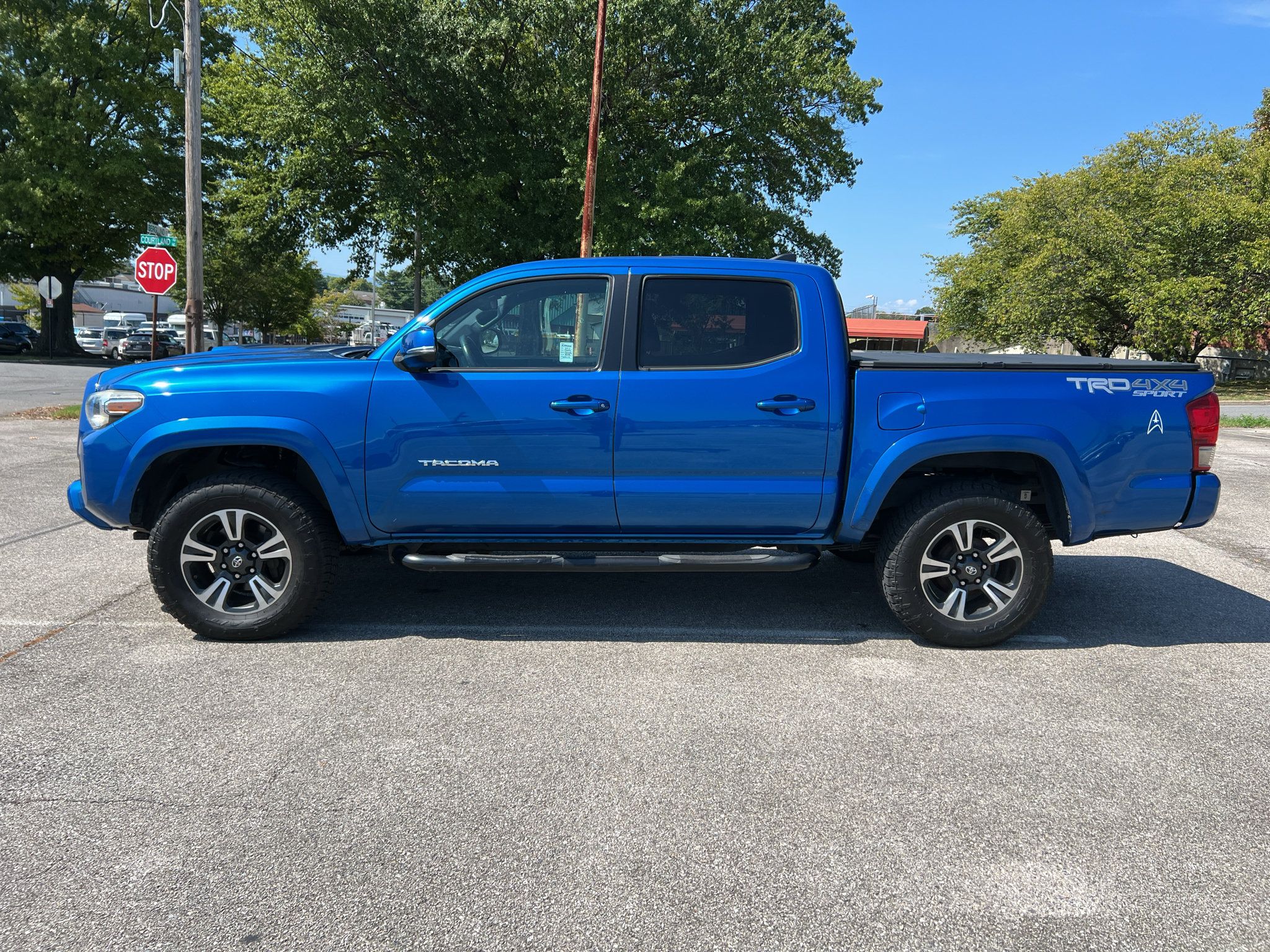 Used 2016 Toyota Tacoma TRD Sport w/ Towing Package AWD/4WD image 6