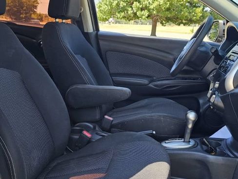 Used 2014 Nissan Versa SV FWD image 9