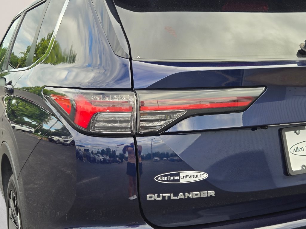 Used 2025 Mitsubishi Outlander SE AWD/4WD image 9
