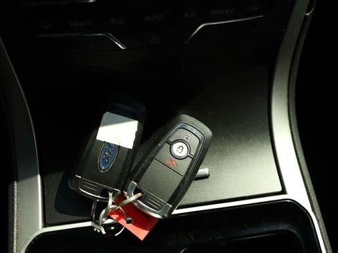 Used 2020 Ford Edge SEL image 23