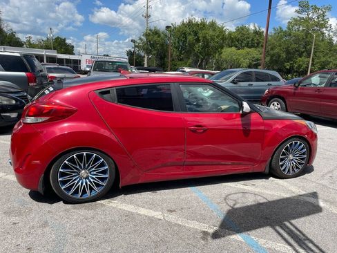 Used 2013 Hyundai Veloster FWD image 5