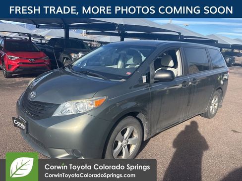 Used 2011 Toyota Sienna image 3