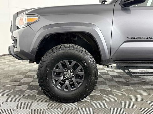 Used 2020 Toyota Tacoma SR5 AWD/4WD image 23
