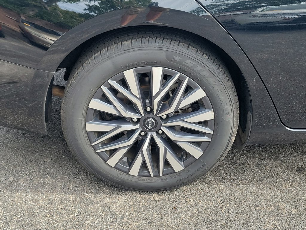 Used 2025 Nissan Altima 2.5 SV FWD image 7