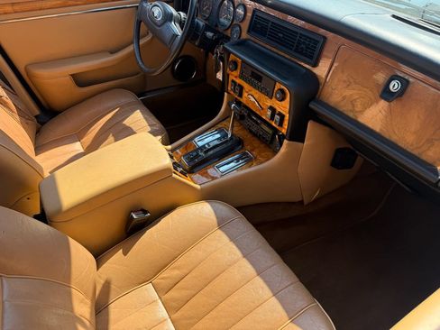 Used 1987 Jaguar XJ6 RWD image 14