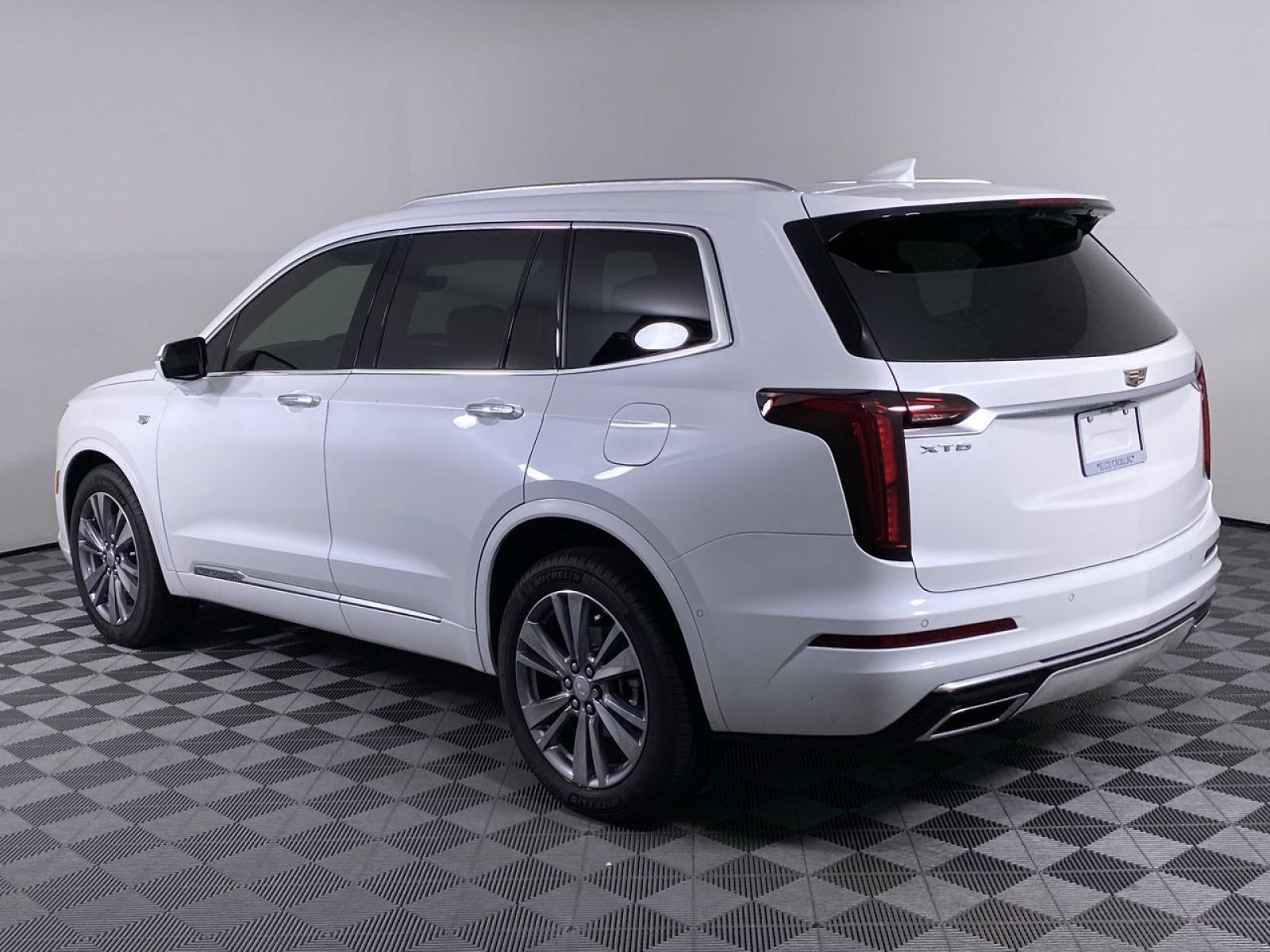 Certified 2024 Cadillac XT6 Premium Luxury w/ Technology Package FWD image 20
