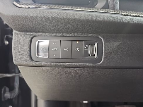 Used 2025 Chevrolet Traverse High Country AWD/4WD image 33