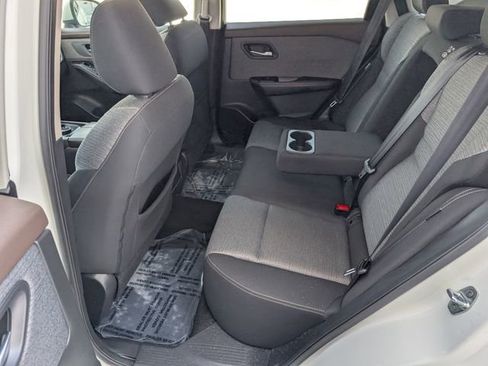 Used 2022 Nissan Rogue SV AWD/4WD image 19