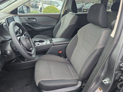 Used 2023 Nissan Rogue SV image 12