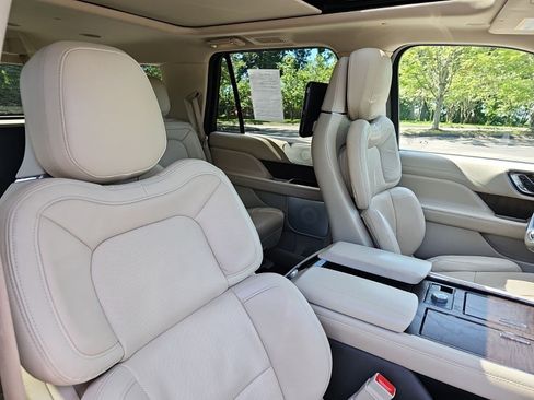 Used 2020 Lincoln Navigator Reserve w/ Equipment Group 208A Reserve AWD/4WD image 12