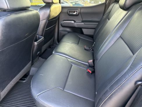 Used 2021 Toyota Tacoma TRD Off-Road w/ TRD Premium Off Road Package AWD/4WD image 28