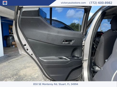 Used 2020 Toyota C-HR LE FWD image 17