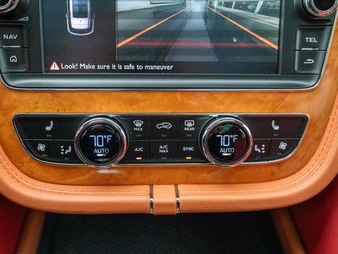 Used 2017 Bentley Bentayga image 41