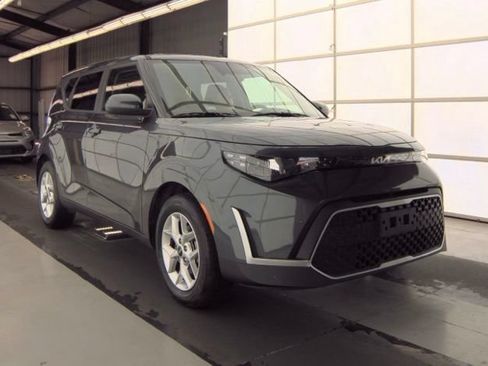 Certified 2025 Kia Soul LX w/ LX Technology Package FWD image 4