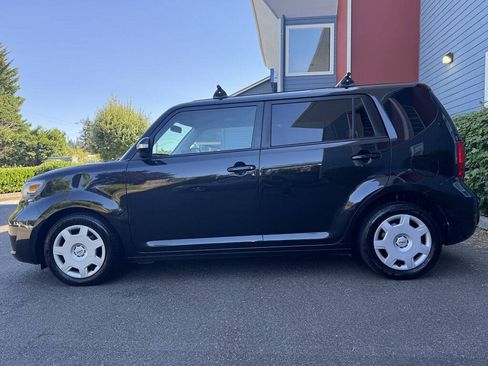 Used 2010 Scion xB FWD image 5