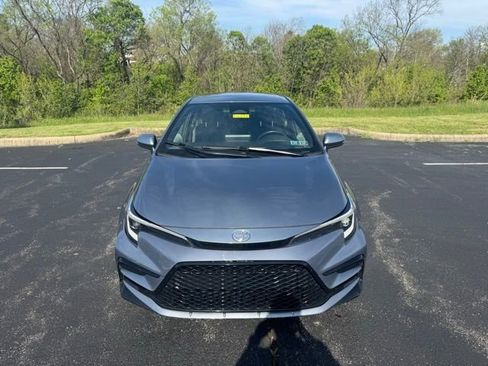 Used 2024 Toyota Corolla SE w/ SE Convenience Package image 8