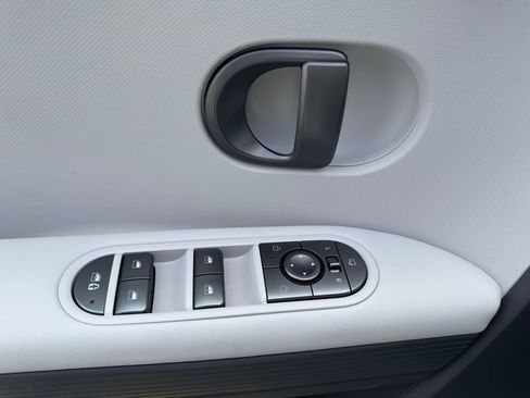New 2025 Hyundai Ioniq 5 SEL image 16