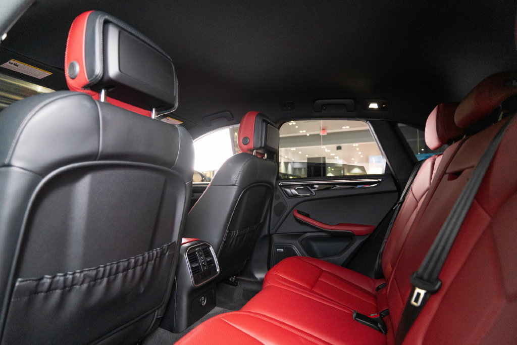 Certified 2023 Porsche Macan S AWD/4WD image 17