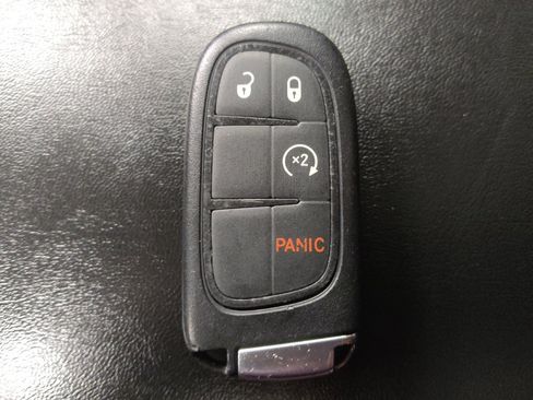 Used 2022 Jeep Cherokee Trailhawk image 32